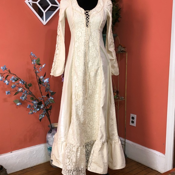 Gunne Sax Dresses & Skirts - Gunne Sax Ivory Cotton/Crochet Lace Empire Dress